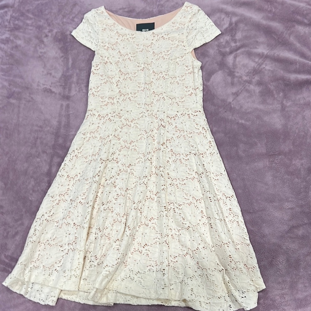 MAEVE lace crew neckline t shirt sleeve midi dress with built in slip size M